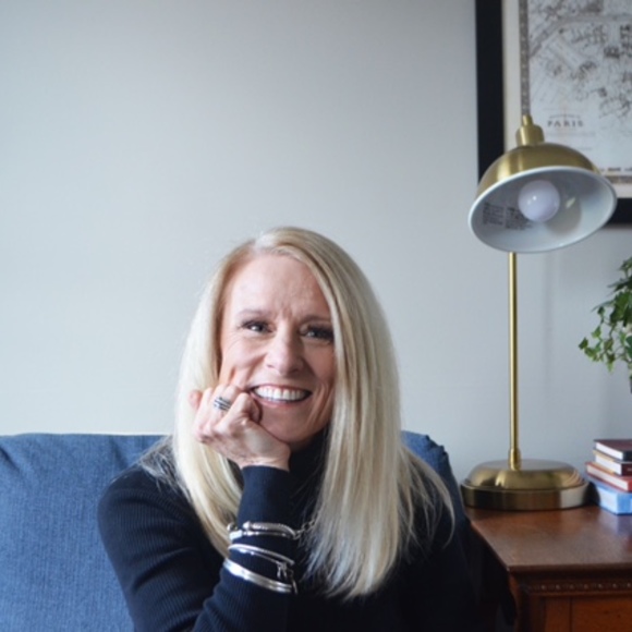 Meet your Posher, Beth - Picture 1 of 1